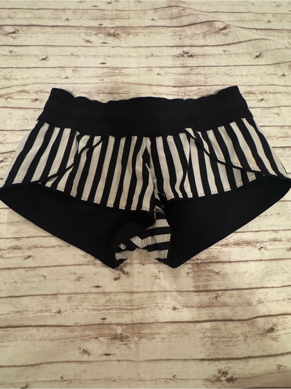 Lululemon Reversible Surf Short•Apex Stripe - Picture 2 of 7
